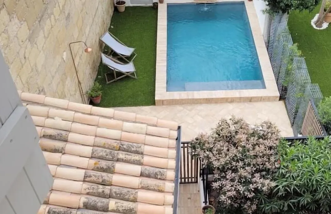 Maison 1634 - Climatisation, piscine, parking, centre ville, petit-dejeuner compris-1
